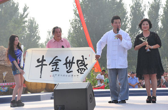 http://www.newswatch247.com/pics/star/pic/d2c52697e354977115b79e18ce5b4d95.jpg