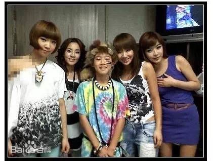 http://www.newswatch247.com/pics/star/pic/d306e90d8347f284886d72b9f9721c4b.jpg