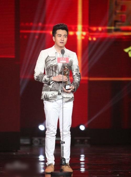 http://www.newswatch247.com/pics/star/pic/d319037f1dc7671445268d54a15f3f0c.jpg