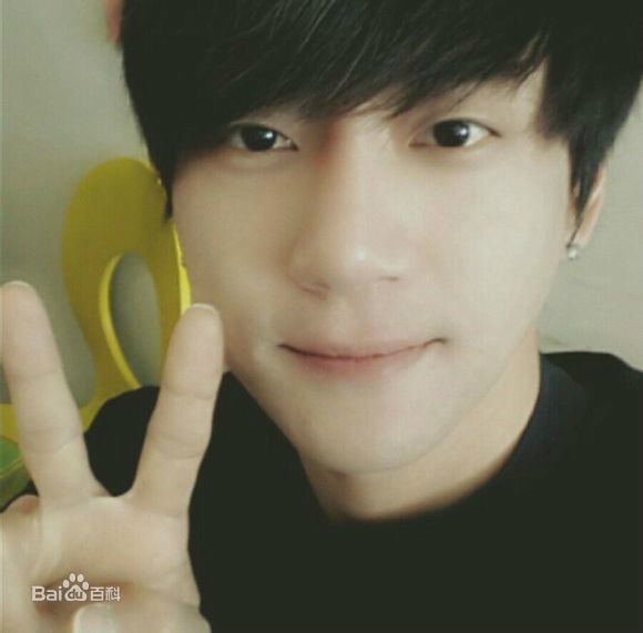 http://www.newswatch247.com/pics/star/pic/d3d9574badcebb9af9c399de98be7c1e.jpg