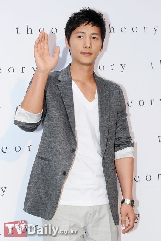 http://www.newswatch247.com/pics/star/pic/d448ec559733be444e760793c546fd1e.jpg