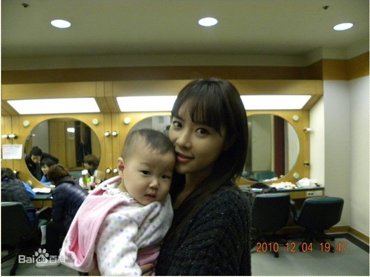 http://www.newswatch247.com/pics/star/pic/d494187149d5f41651ea9a85a874f68c.jpg