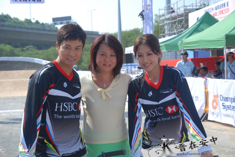 http://www.newswatch247.com/pics/star/pic/d49f2fa1351f2ee27e6fc75f22726a7e.jpg