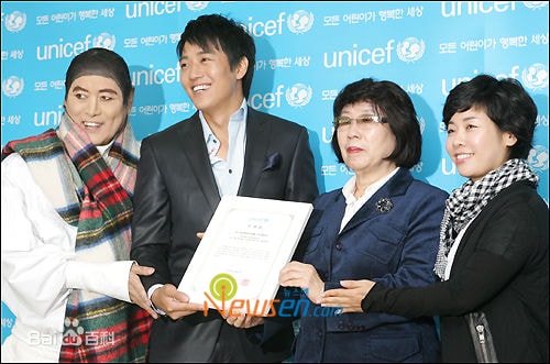 http://www.newswatch247.com/pics/star/pic/d559c93aca8d9a90727358caceaebfe9.jpg