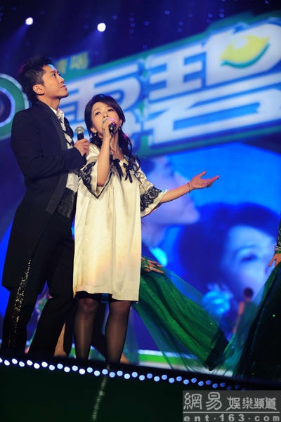 http://www.newswatch247.com/pics/star/pic/d5ab70e4520b435f11b499690f4f9f91.jpg