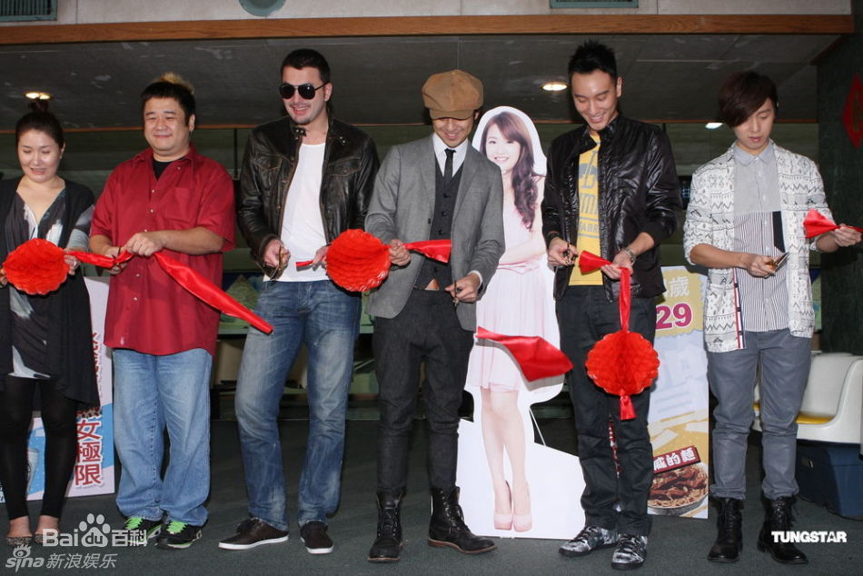 http://www.newswatch247.com/pics/star/pic/d7bbb9950dde0b3e65f752c1bd4096f8.jpg