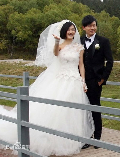 http://www.newswatch247.com/pics/star/pic/d8994a9a5f4246d9f58e9ea2b9b7f933.jpg