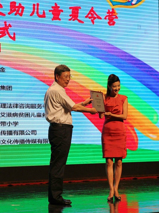 http://www.newswatch247.com/pics/star/pic/d982/ec27ea94890a41cba0b80478c3da.jpg