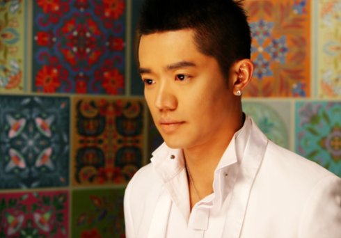 http://www.newswatch247.com/pics/star/pic/d9da/dea4adb5cee1da6c66aa1800af11.jpg