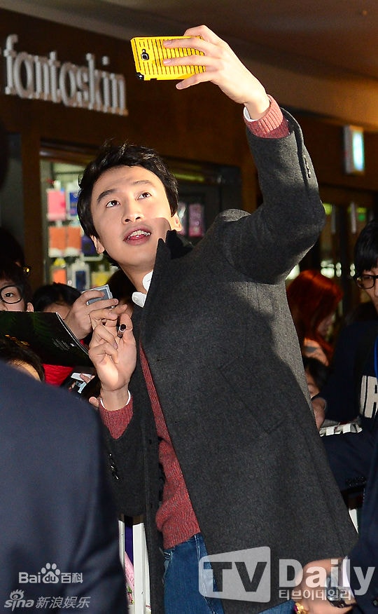 http://www.newswatch247.com/pics/star/pic/da9f05139fb4a8ca9ecf313ece798f94.jpg