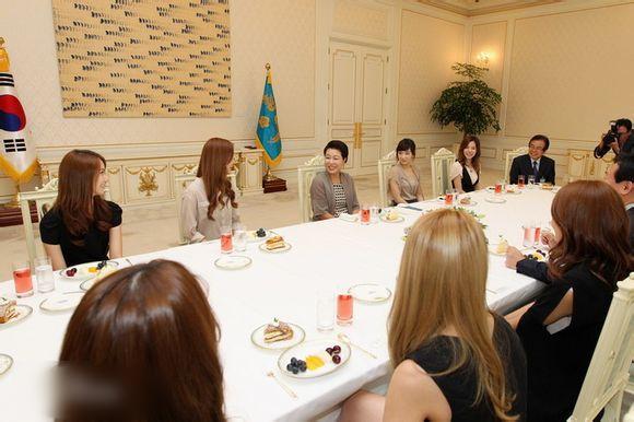 http://www.newswatch247.com/pics/star/pic/dafbe5bc50b5922038a8888b830739d5.jpg