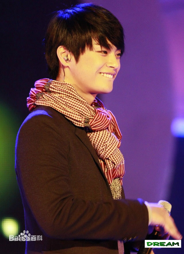 http://www.newswatch247.com/pics/star/pic/db11bd1b4080f4c80bddcef720991912.jpg