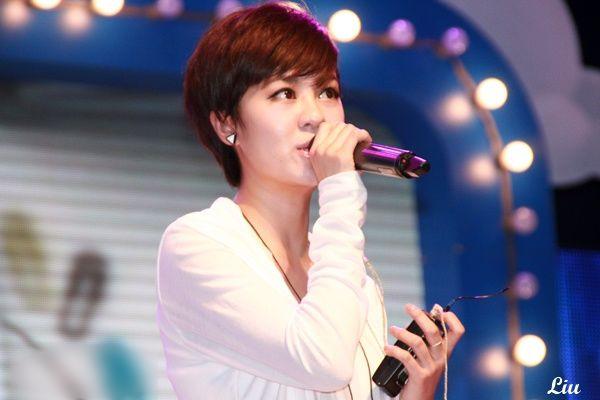 http://www.newswatch247.com/pics/star/pic/dc241a0c625c2f828f42604190b6b344.jpg