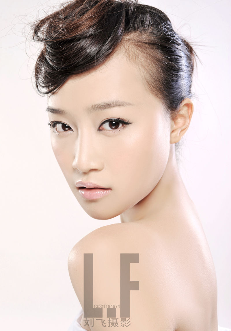 http://www.newswatch247.com/pics/star/pic/dd2ababfff2edd892489ec82ba716059.jpg