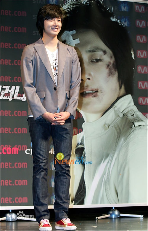 http://www.newswatch247.com/pics/star/pic/de9bea91434fa54abe933fa2620e8782.jpg