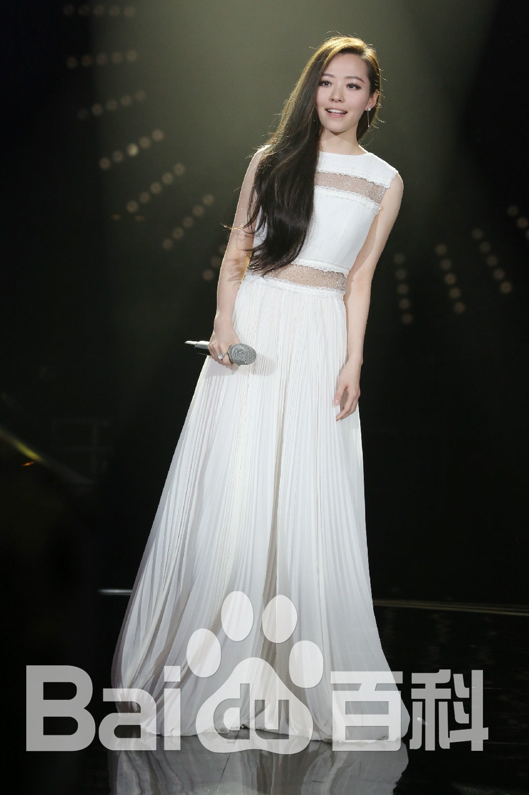http://www.newswatch247.com/pics/star/pic/e07068ec9005d96fbf33afbf8f017a03.jpg