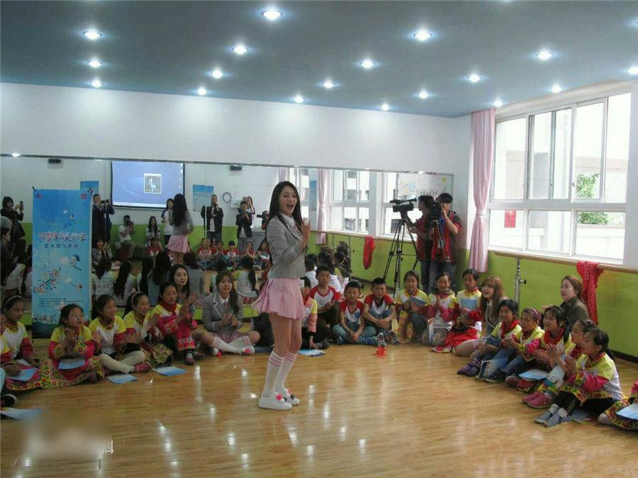 http://www.newswatch247.com/pics/star/pic/e1270212e2f1da20fb41f81b85a4b7fc.jpg