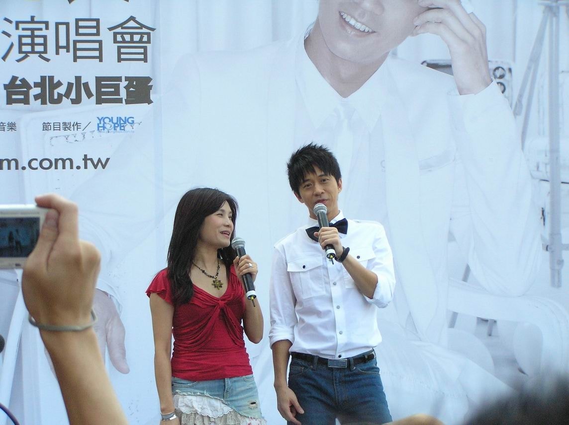 http://www.newswatch247.com/pics/star/pic/e24b26129236378ff782731fb9ab0e25.jpg