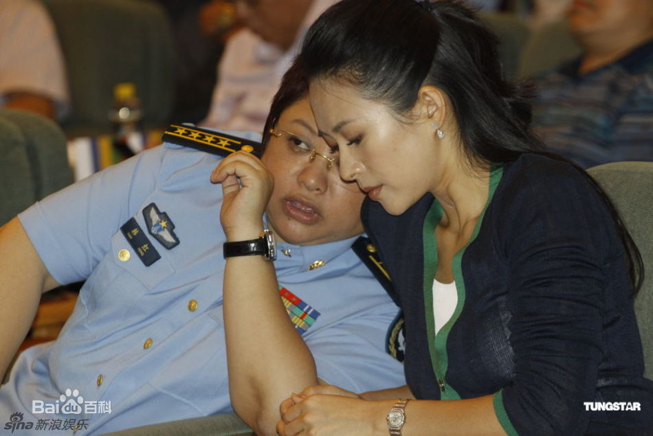 http://www.newswatch247.com/pics/star/pic/e2fb1cd80f4bd91dddf9586d55b5fc1d.jpg