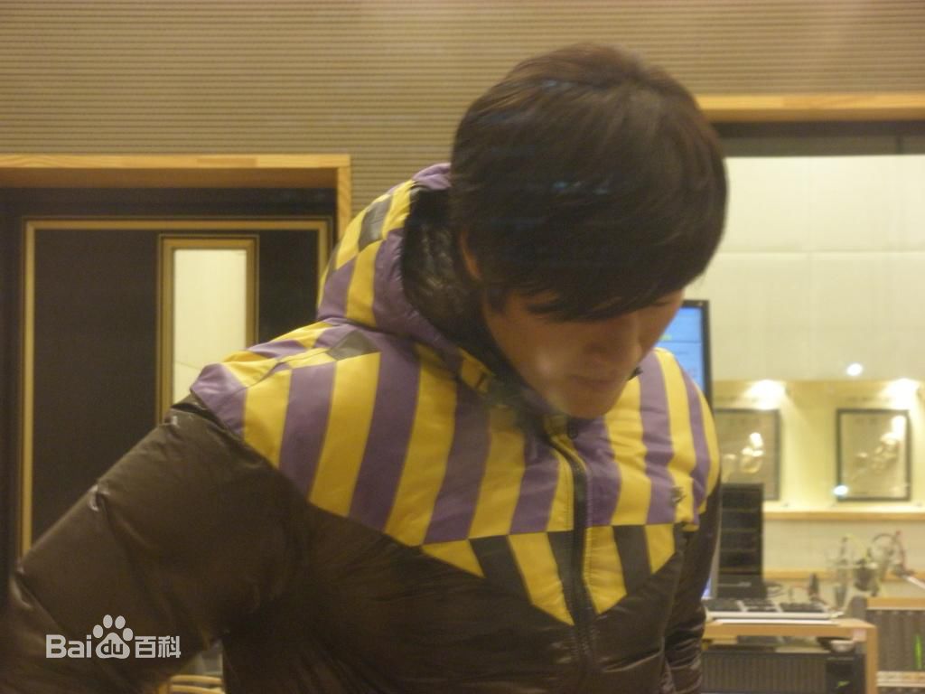 http://www.newswatch247.com/pics/star/pic/e38ef5673aabacaf30cd18b58186daf9.jpg