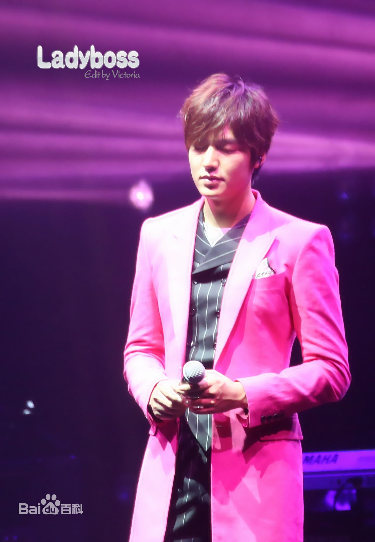 http://www.newswatch247.com/pics/star/pic/e4e5bf50be7fa6ef935cf8f6b9b05f7f.jpg