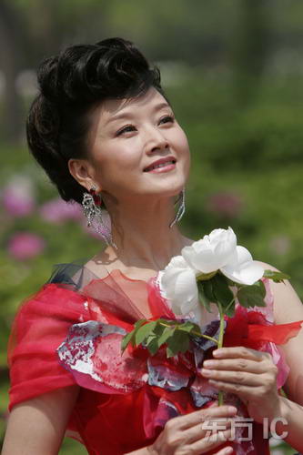 http://www.newswatch247.com/pics/star/pic/e6e0d3554313eb28df60528e3b44b9ae.jpg