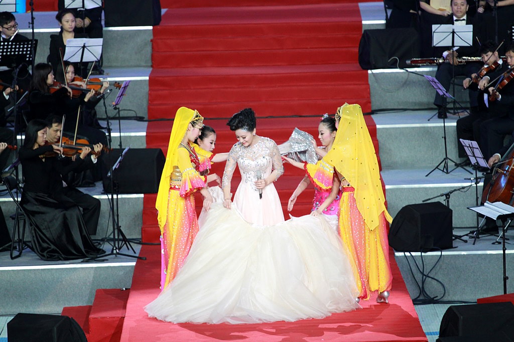 http://www.newswatch247.com/pics/star/pic/e6e500bd2b6563cc3f2e78fec23de737.jpg