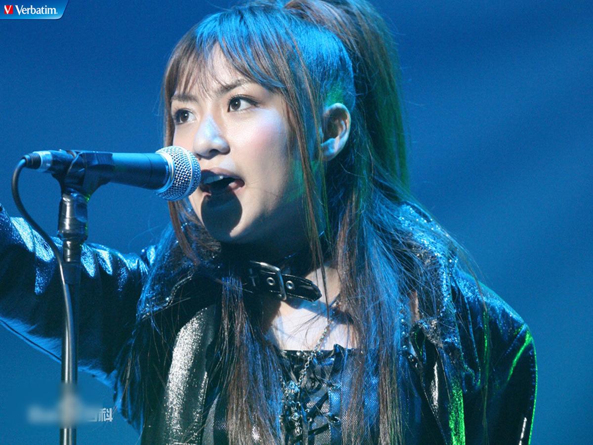 http://www.newswatch247.com/pics/star/pic/e812be49a78b3516eaaa0aee41d012a6.jpg