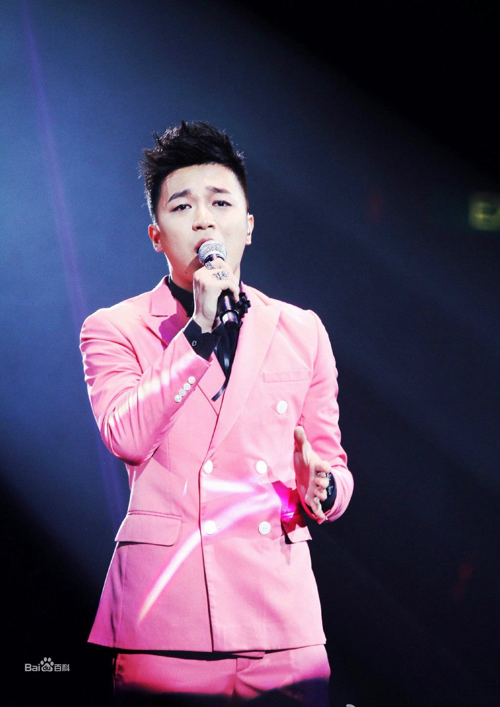 http://www.newswatch247.com/pics/star/pic/e82b88cf7047dccd07d49d8b827efaf4.jpg