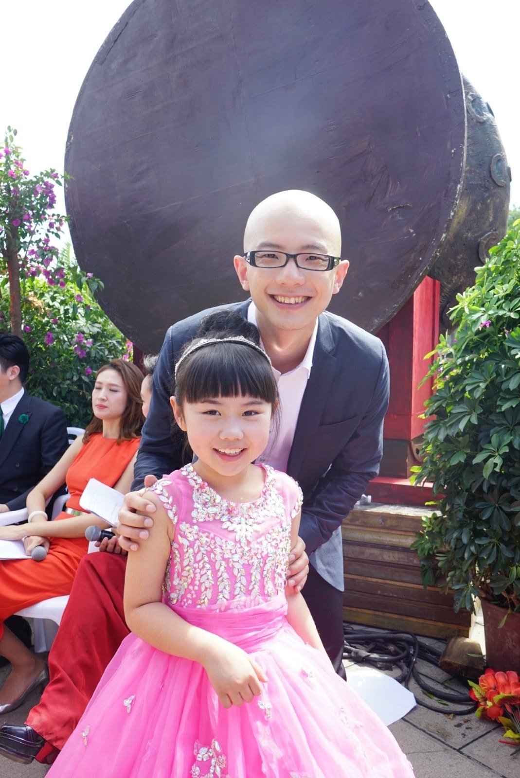 http://www.newswatch247.com/pics/star/pic/e91462446654cd045338ef5544b053f3.jpg