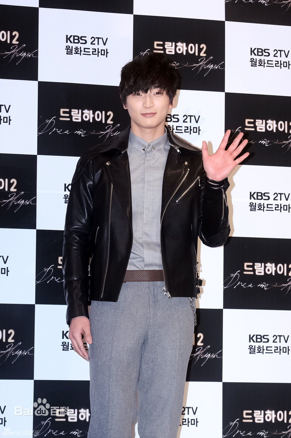 http://www.newswatch247.com/pics/star/pic/e92e0082dea104b908953e6ac5fe3451.jpg