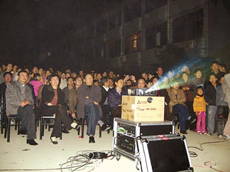 http://www.newswatch247.com/pics/star/pic/e952ac0a138212e5e683f7a6fed0e009.jpg