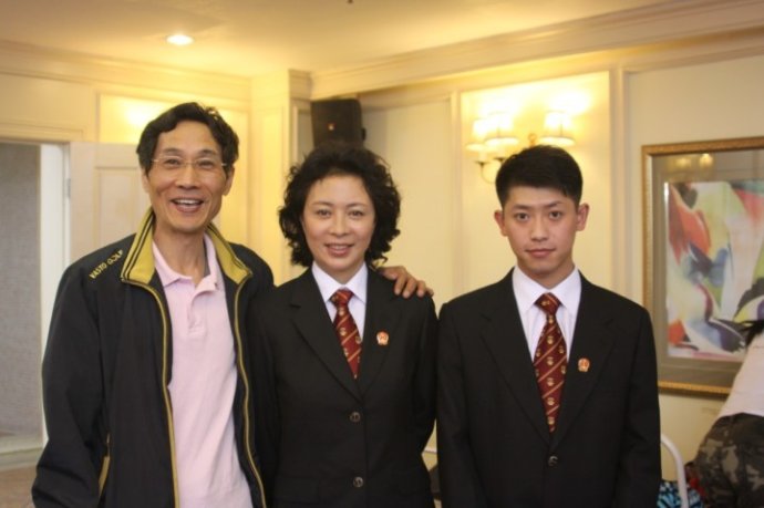 http://www.newswatch247.com/pics/star/pic/eaeda70cd47a2e0229dabfc81e6285a6.jpg