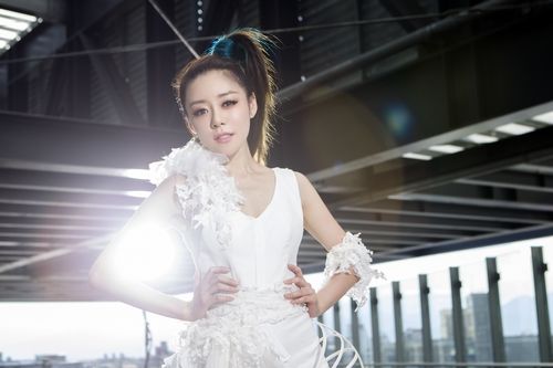 http://www.newswatch247.com/pics/star/pic/eb0872ce83fa0d6041d67c387d663a17.jpg