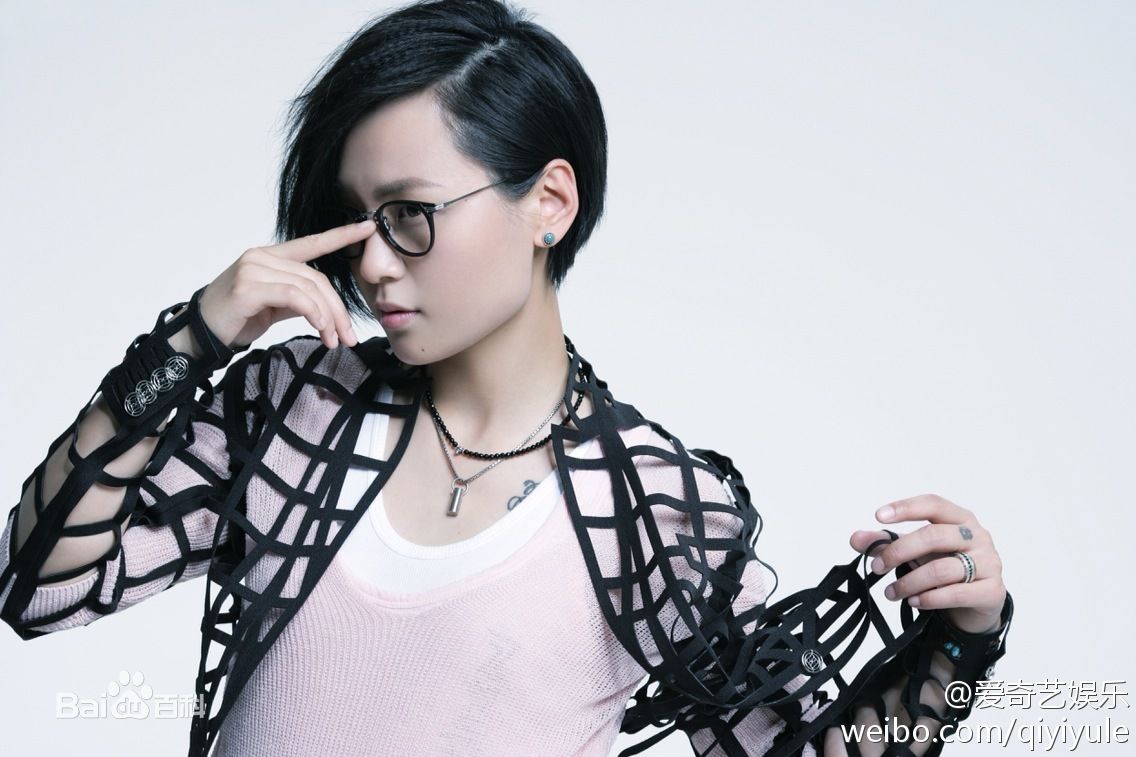 http://www.newswatch247.com/pics/star/pic/ebd01906d5b84b6d66c4792d6325a29d.jpg