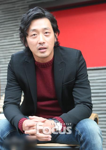 http://www.newswatch247.com/pics/star/pic/ebe592e556c0d2f636d1ff4e22077e6b.jpg