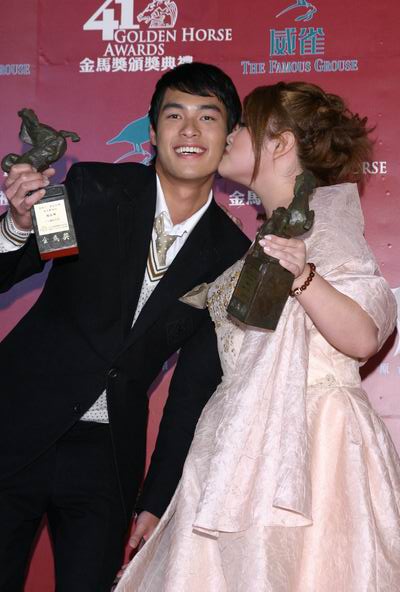 http://www.newswatch247.com/pics/star/pic/ebe7/673ae4bd1b67f7bca736ef797b4e.jpg