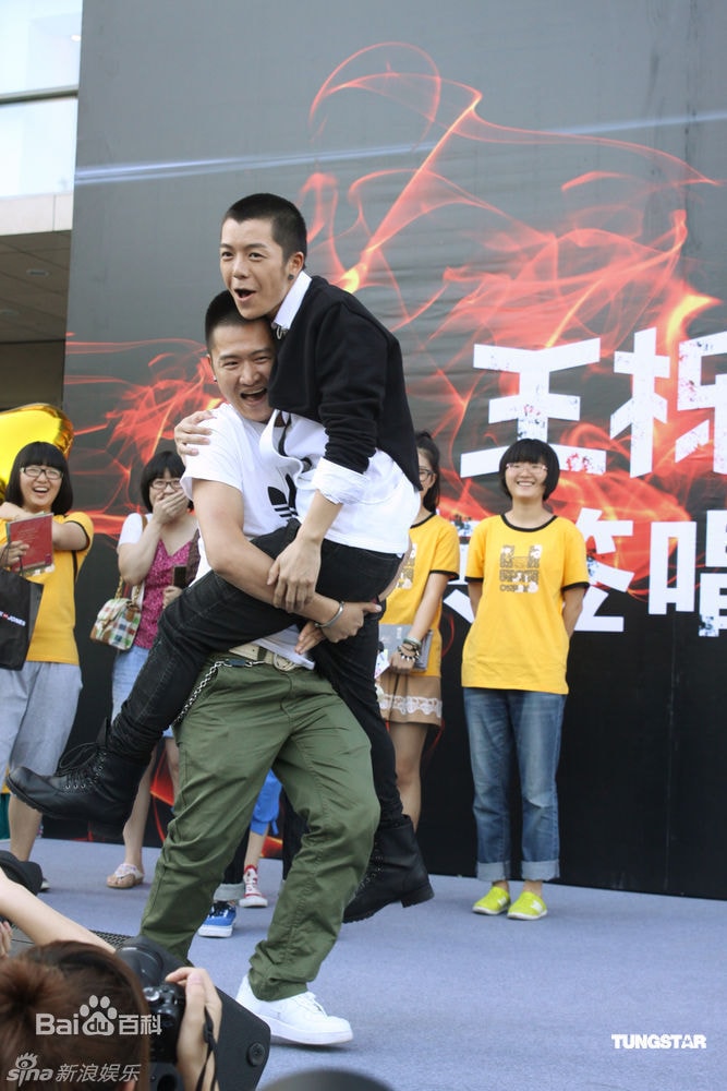 http://www.newswatch247.com/pics/star/pic/ec40fa3506f5bf264f9e88bdce5b3ec7.jpg