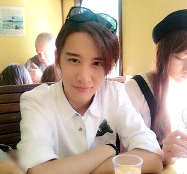 http://www.newswatch247.com/pics/star/pic/ed19e2dac031ce9e7c7267bab02e5ca9.jpg