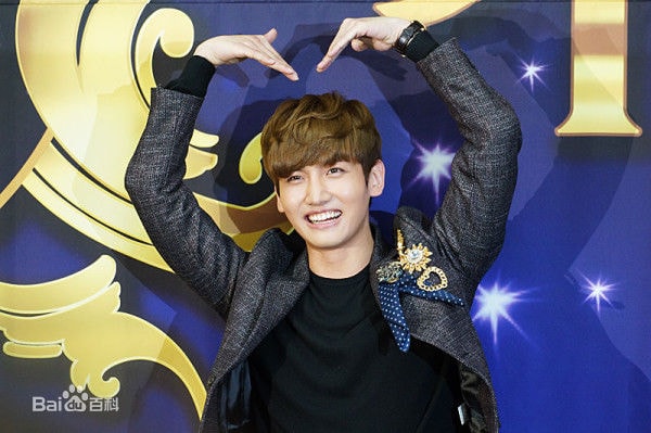 http://www.newswatch247.com/pics/star/pic/ed4be9ce39876ce9bf53011903f3cb3e.jpg