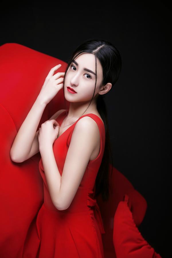 http://www.newswatch247.com/pics/star/pic/ee38811b8eda06207f3bb406b40ff42e.jpg