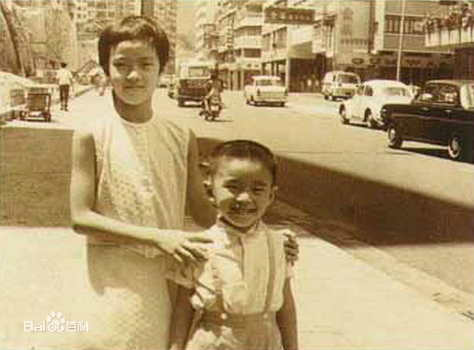 http://www.newswatch247.com/pics/star/pic/f09e49d75e5edffa6ae89ea182ee0695.jpg