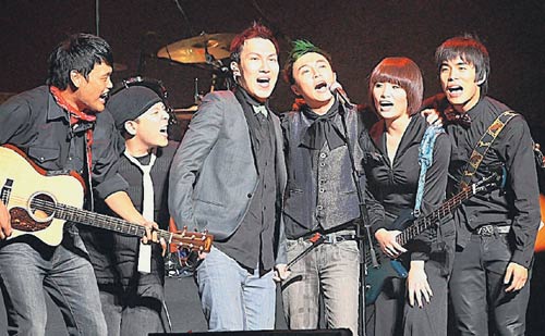 http://www.newswatch247.com/pics/star/pic/f14dae9ba0a4e7586da4e9dc2694124b.jpg