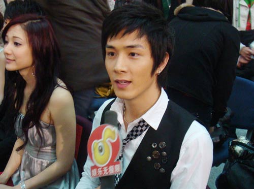 http://www.newswatch247.com/pics/star/pic/f241dbf9de60815b668093c9e30aca72.jpg