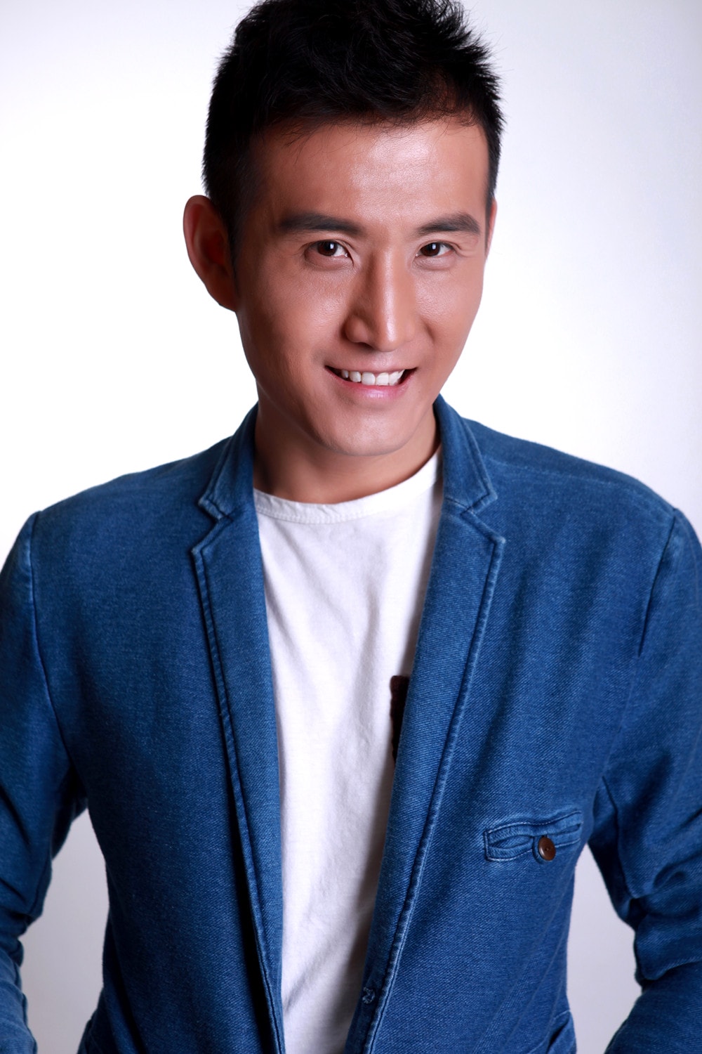 http://www.newswatch247.com/pics/star/pic/f4b15bc05596e750c7eaa4af8dab6bd9.jpg