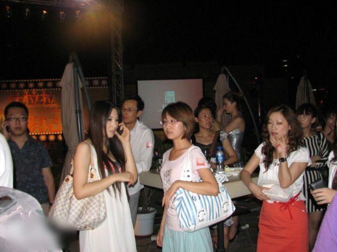 http://www.newswatch247.com/pics/star/pic/f528d949adefeee4f8e15e2ecdfef2bd.jpg