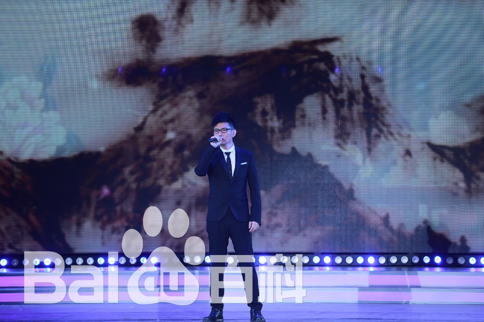 http://www.newswatch247.com/pics/star/pic/f5b26ec3244031601fc2b6721486ea4e.jpg
