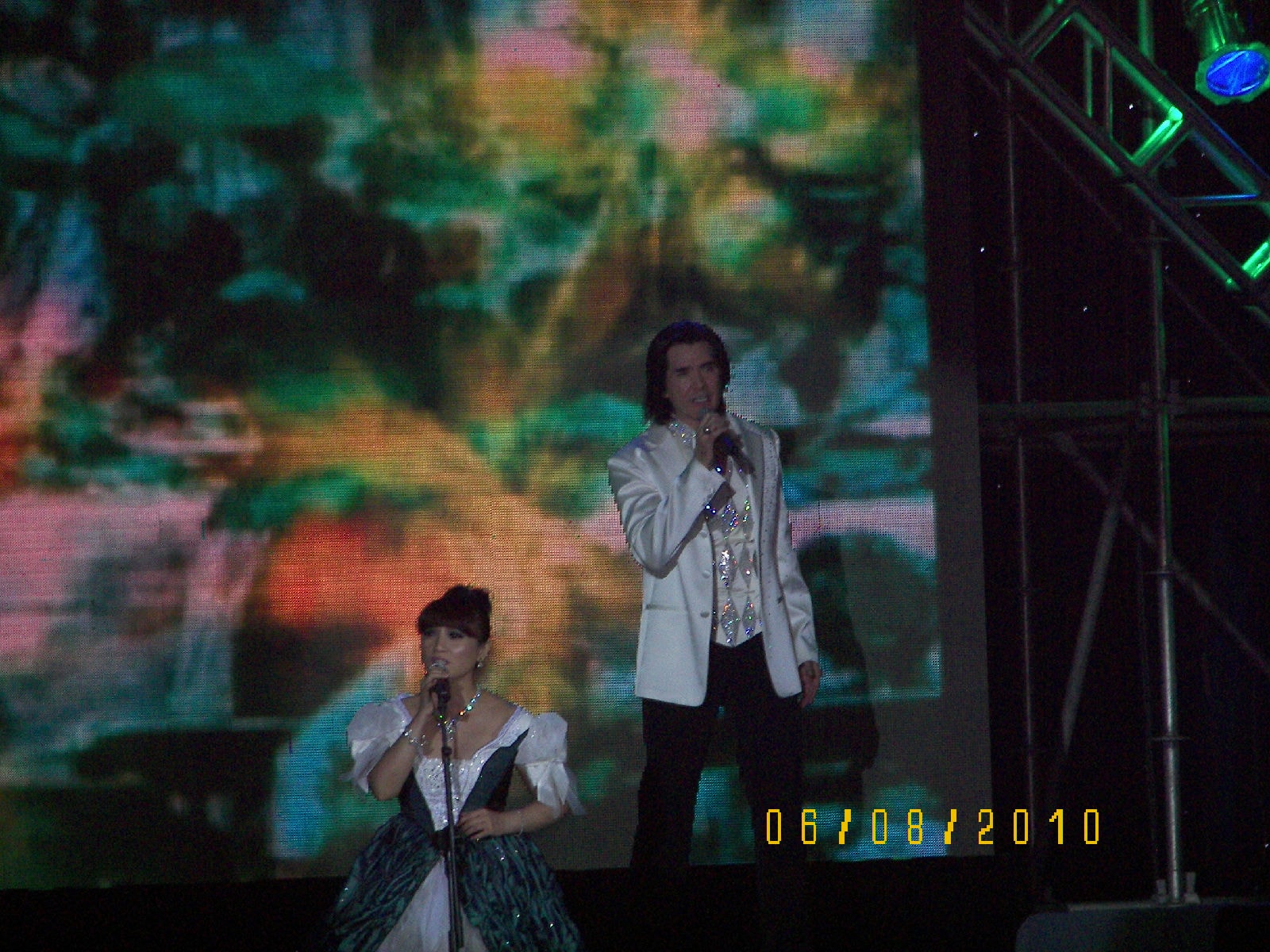 http://www.newswatch247.com/pics/star/pic/f621cb096dce978719bcc931b346c14c.jpg
