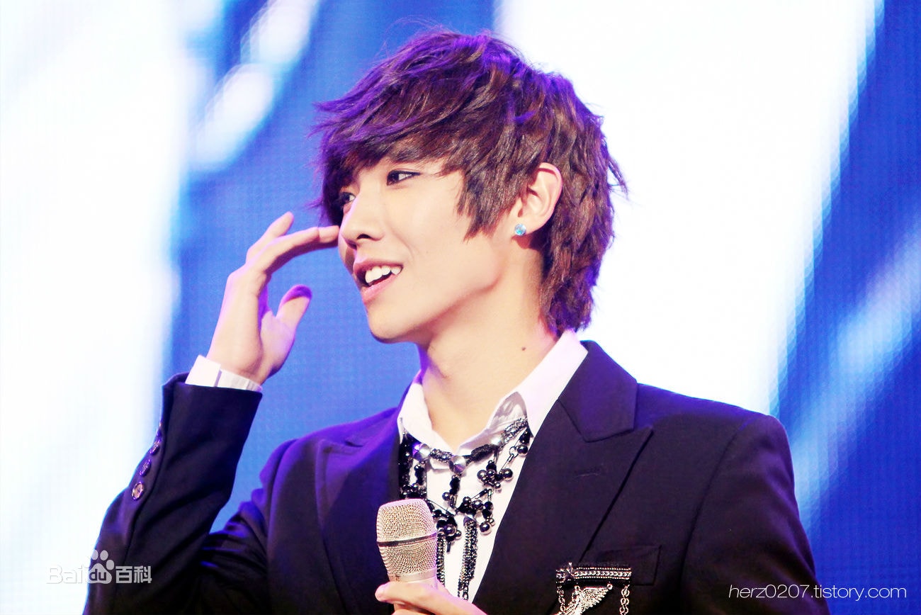 http://www.newswatch247.com/pics/star/pic/f71100336b9b787f6a853c5e0186cbbd.jpg