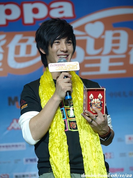 http://www.newswatch247.com/pics/star/pic/f71355bcaa7d506d07148ea7fcb51426.jpg